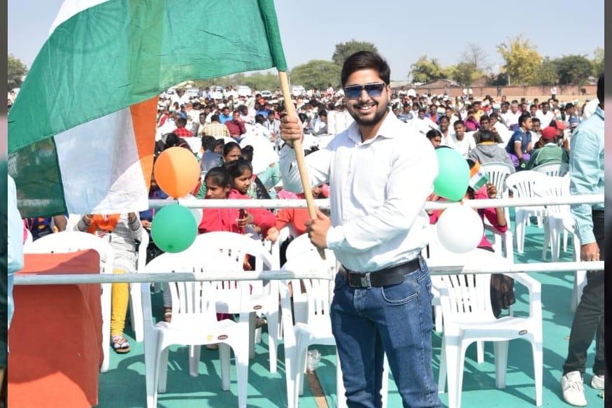 બાદલ પંચાલની અટકાયતની માહિતી મળતા જ ભાજપના અગ્રણીઓ પોલીસ મથક પહોંચી ગયા હતા અને તેને છોડાવવા માટે ધમપછાડા કર્યા હતા. બાદલ પંચાલની અટકાયતની માહિતી મળતા જ ભાજપના અગ્રણીઓ પોલીસ મથક પહોંચી ગયા હતા અને તેને છોડાવવા માટે ધમપછાડા કર્યા હતા.