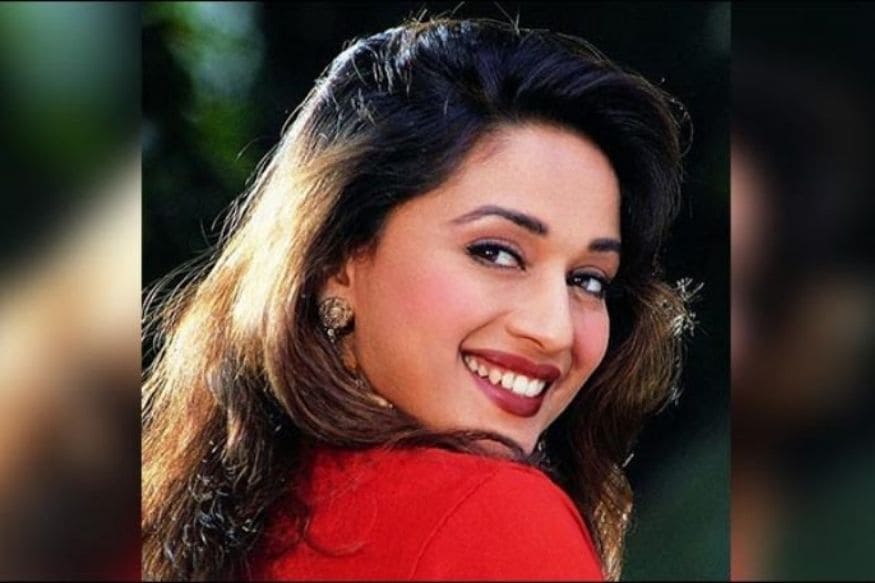 માધુરી દીક્ષિત (Madhuri Dixit) બોલિવૂડની તેવી એક્ટ્રેસમાંથી એક છે જેમના દુનિયાભરમાં ફેન્સ છે. આજે ધક ધક ગર્લ માધુરી દીક્ષિતનો 53મો જન્મદિવસ છે. માધુરીનો જન્મ 1967માં મુંબઇમાં થયો હતો. તેમણે ફિલ્મ અબોધથી બોલીવૂડમાં પોતાના કેરિયરની શરૂઆત કરી હતી. માધુરી નાનપણથી જ ફિલ્મોમાં આવવા માંગતી હતી. અને તે 3 વર્ષની ઉંમરથી ડાન્સનો શોખ હતો. માધુરી દીક્ષિત (Madhuri Dixit) બોલિવૂડની તેવી એક્ટ્રેસમાંથી એક છે જેમના દુનિયાભરમાં ફેન્સ છે. આજે ધક ધક ગર્લ માધુરી દીક્ષિતનો 53મો જન્મદિવસ છે. માધુરીનો જન્મ 1967માં મુંબઇમાં થયો હતો. તેમણે ફિલ્મ અબોધથી બોલીવૂડમાં પોતાના કેરિયરની શરૂઆત કરી હતી. માધુરી નાનપણથી જ ફિલ્મોમાં આવવા માંગતી હતી. અને તે 3 વર્ષની ઉંમરથી ડાન્સનો શોખ હતો.