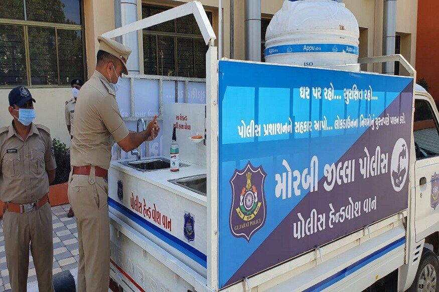 ત્યારે આજે આ હેન્ડ વોશ વાહનનો સાંસદ મોહન કુંડારિયા, ધારાસભ્ય પરસોતમ સાબરીયા, જિલ્લા કલેકટર જે.બી.પટેલ, અધિક કલેકટર કેતન જોશી, જિલ્લા ભાજપ પ્રમુખ રાઘવજીભાઈ ગડારા, જિલ્લા પોલીસ વડા ડો.કરનરાજ વાઘેલાના હસ્તે પ્રારંભ કરવામાં આવ્યો હતો. ત્યારે આજે આ હેન્ડ વોશ વાહનનો સાંસદ મોહન કુંડારિયા, ધારાસભ્ય પરસોતમ સાબરીયા, જિલ્લા કલેકટર જે.બી.પટેલ, અધિક કલેકટર કેતન જોશી, જિલ્લા ભાજપ પ્રમુખ રાઘવજીભાઈ ગડારા, જિલ્લા પોલીસ વડા ડો.કરનરાજ વાઘેલાના હસ્તે પ્રારંભ કરવામાં આવ્યો હતો.