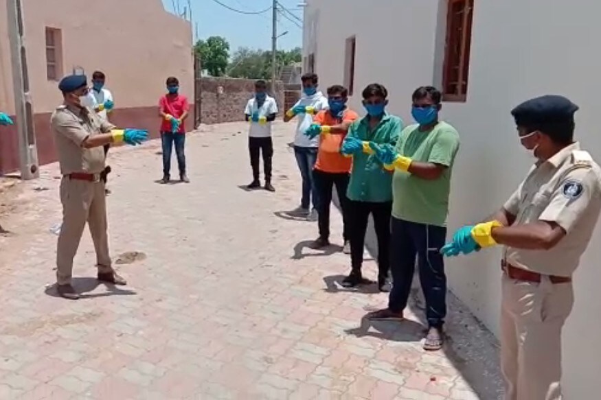 ગામમાં સીસીટીવી કેમેરા લગાવી દેવાયા : ગામમાં મોટાભાગના લોકો પલાયન કરી ગયા છે ત્યારે ગામમાં ચોરી જેવા કોઈ બનાવો ન બંને તેમજ બહારથી કોઈ વ્યક્તિ ખબર વગર ન ઘૂસી જાય તેના પર નજર રાખવા માટે ગામમાં તાત્કાલિક સીસીટીવી કેમેરા લગાવી દેવામાં આવ્યા છે. ગામમાં સીસીટીવી કેમેરા લગાવી દેવાયા : ગામમાં મોટાભાગના લોકો પલાયન કરી ગયા છે ત્યારે ગામમાં ચોરી જેવા કોઈ બનાવો ન બંને તેમજ બહારથી કોઈ વ્યક્તિ ખબર વગર ન ઘૂસી જાય તેના પર નજર રાખવા માટે ગામમાં તાત્કાલિક સીસીટીવી કેમેરા લગાવી દેવામાં આવ્યા છે.