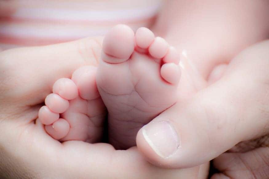 નવી દિલ્હીઃ UNICEF મુજબ ભારતમાં આ વર્ષે બે કરોડથી વધુ બાળકોનો જન્મ થશે. આ આંકડો માત્ર 9 મહિનાનો છે. સંયુક્ત રાષ્ટ્ર તરફથી કોરોનાને મહામારી કરાર કર્યા બાદ આ આંકડો આપ્યો છે. UNICEFએ કહ્યું છે કે 11 માર્ચથી લઈને 16 ડિસેમ્બર સુધી ભારતમાં 2.1 કરોડ બાળકોનો જન્મ થશે. સાથોસાથ એવું પણ કહેવામાં આવ્યું છે કે આ દરમિયાન જન્મ લેનારા બાળકો અને તેમની માતાને સ્વાસ્થ્ય સંબંધી સમસ્યાઓ થઈ શકે છે. નવી દિલ્હીઃ UNICEF મુજબ ભારતમાં આ વર્ષે બે કરોડથી વધુ બાળકોનો જન્મ થશે. આ આંકડો માત્ર 9 મહિનાનો છે. સંયુક્ત રાષ્ટ્ર તરફથી કોરોનાને મહામારી કરાર કર્યા બાદ આ આંકડો આપ્યો છે. UNICEFએ કહ્યું છે કે 11 માર્ચથી લઈને 16 ડિસેમ્બર સુધી ભારતમાં 2.1 કરોડ બાળકોનો જન્મ થશે. સાથોસાથ એવું પણ કહેવામાં આવ્યું છે કે આ દરમિયાન જન્મ લેનારા બાળકો અને તેમની માતાને સ્વાસ્થ્ય સંબંધી સમસ્યાઓ થઈ શકે છે.