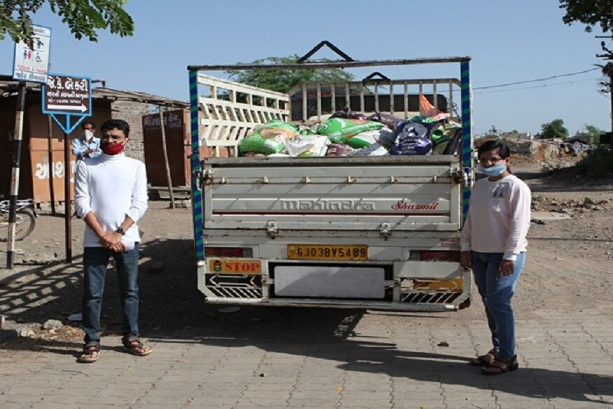 અમે ચિંતામાં હતા કે ભોજન કઈ રીતે મેળવશું ત્યારે આ બેન અમારા માટે ફરિશ્તા બનીને આવ્યા છે. તેમને અને તેમના પરિવારનો ખુબ ખુબ આભાર કે આવા કપરા સમયમાં તેમણે અમારી મદદ કરી"જન્મદિવસની ઉજવણી જરૂરિયાતમંદો સાથે કરી તેમને સહભાગી થઈ, તેમના મુખ પર સંતોષની લાગણી નિહાળી ને શીતલબહેન અને તેમનો પરિવાર ગર્વની લાગણી અનુભવે છે. સેવાની સરવાણી ફેલાવતા શીતલબહેન અને તેમનો પરિવાર આજે સર્વ ને માટે ઉદાહરણ રૂપ બન્યો છે. તેમના આ સુંદર કાર્ય ને સો સો સલામ. અમે ચિંતામાં હતા કે ભોજન કઈ રીતે મેળવશું ત્યારે આ બેન અમારા માટે ફરિશ્તા બનીને આવ્યા છે. તેમને અને તેમના પરિવારનો ખુબ ખુબ આભાર કે આવા કપરા સમયમાં તેમણે અમારી મદદ કરી"જન્મદિવસની ઉજવણી જરૂરિયાતમંદો સાથે કરી તેમને સહભાગી થઈ, તેમના મુખ પર સંતોષની લાગણી નિહાળી ને શીતલબહેન અને તેમનો પરિવાર ગર્વની લાગણી અનુભવે છે. સેવાની સરવાણી ફેલાવતા શીતલબહેન અને તેમનો પરિવાર આજે સર્વ ને માટે ઉદાહરણ રૂપ બન્યો છે. તેમના આ સુંદર કાર્ય ને સો સો સલામ.