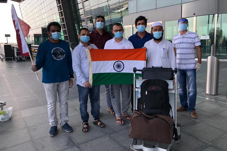  અમદાવાદઃ કોરોના વાયરસ (Coronavirus)ને સંક્રમણને રોકવા માટે ભારત (India)માં 25 માર્ચથી લાગુ કરી દેવામાં આવ્યું હતું. આ પહેલા કેન્દ્ર સરકારે તમામ આંતરરાષ્ટ્રીય ફ્લાઇટ્સની અવર-જવર પર પ્રતિબંધ મૂકી દીધો હતો. જેના કારણે વિદેશમાં ફસાયેલા ભારતીયોને વતનમાં આવવાના તમામ રસ્તા બંધ થઈ ગયા હતા. પરંતુ બાદમાં મોદી સરકારે વંદે ભારત મિશન હેઠળ (Vande Bharat Mission) વિદેશમાં ફસાયેલા ભારતીયોને સ્વદેશ પરત લાવવાનું મોટું અભિયાન હાથ ધર્યું.