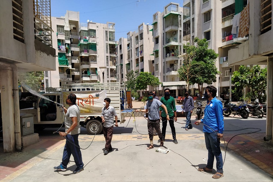  અમદાવાદઃ કોરોના વાયરસ (coronavirus)નો અમદાવાદમાં હાહાકાર યથાવત છે. ત્યારે કેટલીક સંસ્થાઓ પણ કોરોના વાયરસ સામે લડવા માટે મેદાનમાં ઉતરી છે. આવી જ એક સંસ્થા સારથી  સંસ્થા છે. જે સોસાયટીઓને મફતમાં સેનિટાઈઝર કરીને કોરોના વાયરસના સંક્રમણને રોકવામાં મદદ કરી રહી છે. જો તમારે પણ સોસાયટીને સેનિટાઈઝર (Sanitizer to society) કરાવવી છે તો સારથી  સંસ્થાનો સંપર્ક કરો. આ માટે તમે સારથી સંસ્થાના મયુર પટેલનો  (મો. 97225 72572) સંપર્ક કરી શકશો. (સંજય ટાંક, અમદાવાદ)