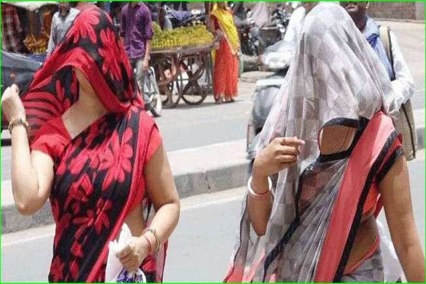 ગત મહિનામાં આ વ્યક્તિ બે વખત 14 દિવસ માટે ક્વોરન્ટાઈન રહી ચૂક્યો છે. લોકડાઉન હોવા છતાં આ વ્યક્તિ કાયકુલમથી નીલાંબુર અને પછી નીલાબુરથી કાયકુલમના ચક્કર લગાવી રહ્યો છે. ઉલ્લેકનીય છે કે આ વ્યક્તિની બે પત્નીઓ છે. જે અલગ અલગ જગ્યાઓ ઉપર રહે છે. ક્વોરન્ટાઈન અને લોકડાઉનના નિયમનો ઉલ્લંગન કરવાના કારણે કાયાકુલમની પોલીસે આ વ્યક્તિને સામે કેસ નોંધ્યો છે. (પ્રતિકાત્મક તસવીર) ગત મહિનામાં આ વ્યક્તિ બે વખત 14 દિવસ માટે ક્વોરન્ટાઈન રહી ચૂક્યો છે. લોકડાઉન હોવા છતાં આ વ્યક્તિ કાયકુલમથી નીલાંબુર અને પછી નીલાબુરથી કાયકુલમના ચક્કર લગાવી રહ્યો છે. ઉલ્લેકનીય છે કે આ વ્યક્તિની બે પત્નીઓ છે. જે અલગ અલગ જગ્યાઓ ઉપર રહે છે. ક્વોરન્ટાઈન અને લોકડાઉનના નિયમનો ઉલ્લંગન કરવાના કારણે કાયાકુલમની પોલીસે આ વ્યક્તિને સામે કેસ નોંધ્યો છે. (પ્રતિકાત્મક તસવીર)