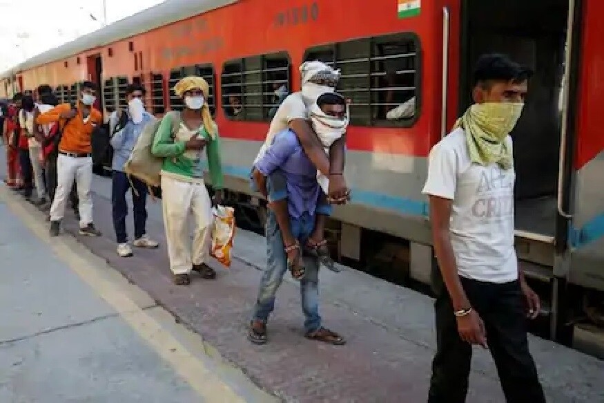 એટલું જ નહીં, ઉદ્યોગ જગતે સરકારથી ઔદ્યાગિક વિવાદ કાનૂન (Industrial Disputes Act)માં ઢીલ આપવાની માંગણી કરી. તેમનો વિચાર છે કે આ કાનૂનમાં ઢીલ આપવાથી લોકડાઉનની અવધીને કામ બંધ (Lay Off) તરીકે મનાય. આમ કરવાથી મજૂરો અને કર્મચારીઓ પ્રતિ ઉદ્યોગ જગતની જવાબદારી ઓછી થાય. એટલું જ નહીં, ઉદ્યોગ જગતે સરકારથી ઔદ્યાગિક વિવાદ કાનૂન (Industrial Disputes Act)માં ઢીલ આપવાની માંગણી કરી. તેમનો વિચાર છે કે આ કાનૂનમાં ઢીલ આપવાથી લોકડાઉનની અવધીને કામ બંધ (Lay Off) તરીકે મનાય. આમ કરવાથી મજૂરો અને કર્મચારીઓ પ્રતિ ઉદ્યોગ જગતની જવાબદારી ઓછી થાય.