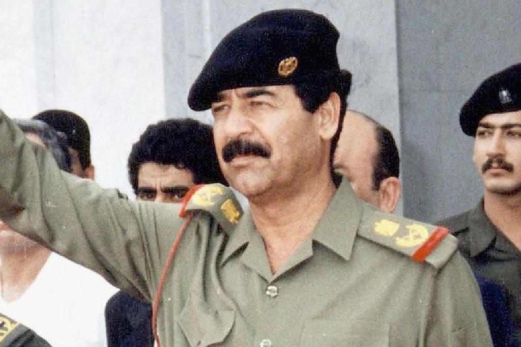 સદ્દામ હુસૈન (Saddam Hussein)નો પણ બોડી ડબલ હોવાની વાત અનેક વાર સામે આવી ચૂકી છે. હુસેન તેના બોડી ડબલની પ્લાસ્ટિક સર્જરી કરાવતા હતા. અને આ કારણે હુસેનના શરીર પર લાગેલા ગોળીના નિશાન પણ હમશક્લોને બનાવવા પડતા હતા. વળી સદ્દામના પુત્ર ઉદય હુસૈનનો પણ એક ડુપ્લિકેટ હતો. જેને ઉદયના ભ્રમમાં 26 વાર ગોળી ખાવી પડી છે. સદ્દામ હુસૈન (Saddam Hussein)નો પણ બોડી ડબલ હોવાની વાત અનેક વાર સામે આવી ચૂકી છે. હુસેન તેના બોડી ડબલની પ્લાસ્ટિક સર્જરી કરાવતા હતા. અને આ કારણે હુસેનના શરીર પર લાગેલા ગોળીના નિશાન પણ હમશક્લોને બનાવવા પડતા હતા. વળી સદ્દામના પુત્ર ઉદય હુસૈનનો પણ એક ડુપ્લિકેટ હતો. જેને ઉદયના ભ્રમમાં 26 વાર ગોળી ખાવી પડી છે.