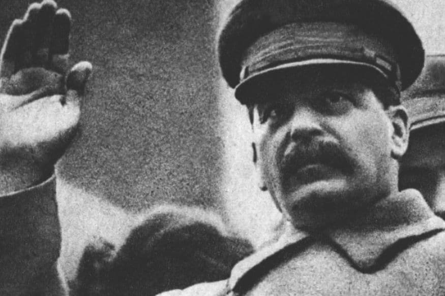 સોવિયત નેતા જોસેફ સ્ટાલિન (Joseph Stalin)ના પણ હમશક્લ હોવાના પ્રમાણ સામે આવી ચૂક્યા છે. રાશિદ નામનો એક સૈનિક એટલા માટે સેનાથી નીકાળવામાં આવ્યો હતો કારણ કે તેનો ચહેરો સ્ટાલિનથી મળતો હતો. જે પછી સ્ટાલિનના બોડી ડબલ તરીકે તેને કામ મળ્યું તેવું કહેવાય છે. આ સિવાય ફેલિક્સ નામનો એક અન્ય વ્યક્તિ પણ સ્ટાલિનનો બોડી ડબલ હતો. આ સિવાય નાઇઝીરિયાના પ્રેસિડન્ટ મોહમ્મદ બુહારી વિષે પણ કેટલાક સમય સુધી મનાતું હતું કે તેમની જગ્યાએ સૂડાનથી આવેલા તેમનો બોડી ડબલ રાજ કરે છે. જો કે તે પછી બુહારીને લોકો સામે આવી પોતે જીવત છે તે જણાવવું પડ્યું હતું સોવિયત નેતા જોસેફ સ્ટાલિન (Joseph Stalin)ના પણ હમશક્લ હોવાના પ્રમાણ સામે આવી ચૂક્યા છે. રાશિદ નામનો એક સૈનિક એટલા માટે સેનાથી નીકાળવામાં આવ્યો હતો કારણ કે તેનો ચહેરો સ્ટાલિનથી મળતો હતો. જે પછી સ્ટાલિનના બોડી ડબલ તરીકે તેને કામ મળ્યું તેવું કહેવાય છે. આ સિવાય ફેલિક્સ નામનો એક અન્ય વ્યક્તિ પણ સ્ટાલિનનો બોડી ડબલ હતો. આ સિવાય નાઇઝીરિયાના પ્રેસિડન્ટ મોહમ્મદ બુહારી વિષે પણ કેટલાક સમય સુધી મનાતું હતું કે તેમની જગ્યાએ સૂડાનથી આવેલા તેમનો બોડી ડબલ રાજ કરે છે. જો કે તે પછી બુહારીને લોકો સામે આવી પોતે જીવત છે તે જણાવવું પડ્યું હતું