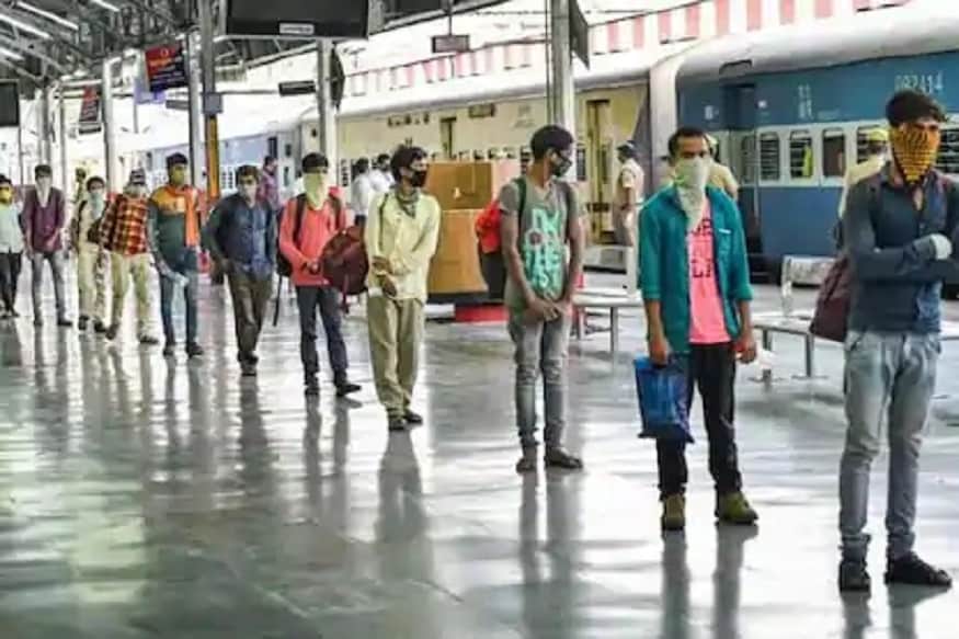 કેમ થઈ શકે છે વિલંબ? – ટાઇમ્સ ઓફ ઈન્ડિયાના એક રિપોર્ટ મુજબ, રેલવે મંત્રાલયે સોમવારે તમામ ઝોનને એક સર્કુલર જાહેર કરી 14 એપ્રિલે કે તે પહેલા બુક કરવામાં આવેલી તમામ ટિકિટોને રદ કરવા અને ટિકિટોનું પૂરેપૂરું રિફન્ડ જનરેટ કરવાના નિર્ણયની જાણકારી આપી. તેથી એવું માનવામાં આવી રહ્યું છે કે હજુ સામાન્ય ટ્રેન સેવાઓ શરૂ થવામાં વધુ સમય લાગશે. કેમ થઈ શકે છે વિલંબ? – ટાઇમ્સ ઓફ ઈન્ડિયાના એક રિપોર્ટ મુજબ, રેલવે મંત્રાલયે સોમવારે તમામ ઝોનને એક સર્કુલર જાહેર કરી 14 એપ્રિલે કે તે પહેલા બુક કરવામાં આવેલી તમામ ટિકિટોને રદ કરવા અને ટિકિટોનું પૂરેપૂરું રિફન્ડ જનરેટ કરવાના નિર્ણયની જાણકારી આપી. તેથી એવું માનવામાં આવી રહ્યું છે કે હજુ સામાન્ય ટ્રેન સેવાઓ શરૂ થવામાં વધુ સમય લાગશે.