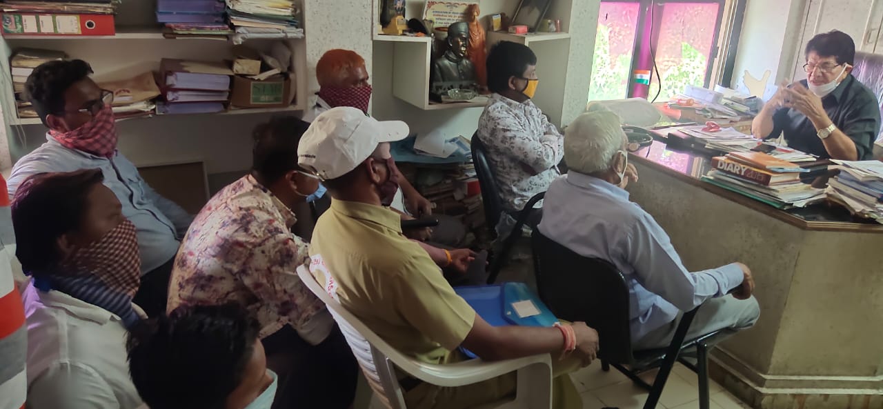 આ સંપૂર્ણ આંદોલનની જવાબદારી ઓટોરીક્ષા ચાલકોના અગ્રણી આગેવાન અશોકભાઈ પંજાબીના નેજા હેઠળ કરવામાં આવશે જેમાં અમદાવાદના વિવિધ સાત યુનિયનો દ્વારા સહમતિ દર્શાવવામાં આવી છે. અશોક પંજાબી એ વધુમાં જણાવ્યું કે હડતાલના દિવસ દરમ્યાન સાંજના સમયે સરદાર બાગ ખાતે ઓટો રીક્ષા ચાલકોની સભા નું પણ આયોજન કરવામાં આવશે. રાજ્ય સરકાર જો સતત નકારાત્મક અભિગમ દર્શાવે તો આ સભામાં આવનારા સમયમાં ઓટો રીક્ષા ચાલકો દ્વારા લેવાના જલદ્ પગલાની નક્કી રૂપરેખા નક્કી કરવામાં આવશે. આ હડતાલને ગુજરાત પ્રદેશ કોંગ્રેસ, અન્ય રાજકીય સંગઠનો અને સંગઠિત અને અસંગઠિત ટેડ્ર યુનિયનનો પણ સહકાર લેવામાં આવશે. આ સંપૂર્ણ આંદોલનની જવાબદારી ઓટોરીક્ષા ચાલકોના અગ્રણી આગેવાન અશોકભાઈ પંજાબીના નેજા હેઠળ કરવામાં આવશે જેમાં અમદાવાદના વિવિધ સાત યુનિયનો દ્વારા સહમતિ દર્શાવવામાં આવી છે. અશોક પંજાબી એ વધુમાં જણાવ્યું કે હડતાલના દિવસ દરમ્યાન સાંજના સમયે સરદાર બાગ ખાતે ઓટો રીક્ષા ચાલકોની સભા નું પણ આયોજન કરવામાં આવશે. રાજ્ય સરકાર જો સતત નકારાત્મક અભિગમ દર્શાવે તો આ સભામાં આવનારા સમયમાં ઓટો રીક્ષા ચાલકો દ્વારા લેવાના જલદ્ પગલાની નક્કી રૂપરેખા નક્કી કરવામાં આવશે. આ હડતાલને ગુજરાત પ્રદેશ કોંગ્રેસ, અન્ય રાજકીય સંગઠનો અને સંગઠિત અને અસંગઠિત ટેડ્ર યુનિયનનો પણ સહકાર લેવામાં આવશે.
