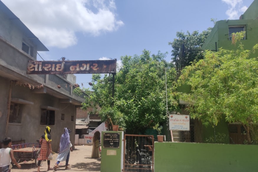સોરાઈનગર અંગે મ્યુ. કાઉન્સિલર જયશ્રીબેન સાથે વાતચીત કરતા તેમણે જણાવ્યું હતું કે અહી લોકો સમજતા નથી. કચરાપેટી છે છતાં લોકો કચરો તેમાં ઠાલવતા નથી. સોરાઈનગર અંગે મ્યુ. કાઉન્સિલર જયશ્રીબેન સાથે વાતચીત કરતા તેમણે જણાવ્યું હતું કે અહી લોકો સમજતા નથી. કચરાપેટી છે છતાં લોકો કચરો તેમાં ઠાલવતા નથી.