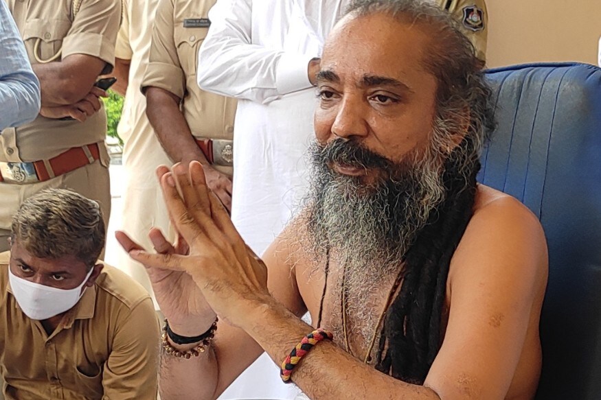 દિલીપદાસજીએ કહ્યુ કે, "રથયાત્રા ન યોજાઇ તેમાં સરકારનો કોઈ વાંક નથી. તેમણે અમને પુરતી મદદ કરી હતી. હાઈકોર્ટમાં પણ તેમણે રજૂઆત કરી હતી પરંતુ હાઈકોર્ટનો આદેશ ખૂબ જ મોડો આવ્યો એટલે અમે સુપ્રીમ કોર્ટમાં ન જઈ શક્યા. જો સુપ્રીમ કોર્ટમાં ગયા હોત તો પુરીની રથયાત્રાની જેમ અમને પણ શરતી મંજૂરી મળી હોત. જે થયું તેમાં કોઈનો વાંક નથી. સરકારે તેમને પુરતી મદદ કરી હતી, બાકી ભગવાનને ગમ્યું તે ખરું." દિલીપદાસજીએ કહ્યુ કે, "રથયાત્રા ન યોજાઇ તેમાં સરકારનો કોઈ વાંક નથી. તેમણે અમને પુરતી મદદ કરી હતી. હાઈકોર્ટમાં પણ તેમણે રજૂઆત કરી હતી પરંતુ હાઈકોર્ટનો આદેશ ખૂબ જ મોડો આવ્યો એટલે અમે સુપ્રીમ કોર્ટમાં ન જઈ શક્યા. જો સુપ્રીમ કોર્ટમાં ગયા હોત તો પુરીની રથયાત્રાની જેમ અમને પણ શરતી મંજૂરી મળી હોત. જે થયું તેમાં કોઈનો વાંક નથી. સરકારે તેમને પુરતી મદદ કરી હતી, બાકી ભગવાનને ગમ્યું તે ખરું."