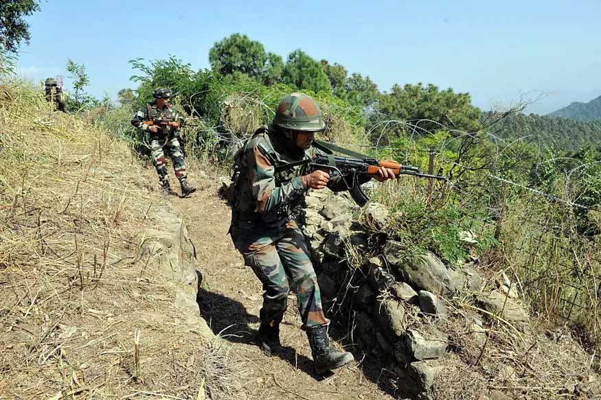 શ્રીનગરઃ જમ્મુ-કાશ્મીર (Jammu-Kashmir)ના ત્રાલ સેક્ટર (Tral Sector)માં શુક્રવાર સવારે આતંકવાદીઓ (Terrorist) અને ભારતીય સુરક્ષા દળો (Security Forces) વચ્ચે થયેલા એન્કાઉન્ટરમાં ત્રણ આતંકવાદી ઠાર મરાયા હોવાના અહેવાલ છે. અત્યાર સુધીની મળેલી માહિતી મુજબ એન્કાઉન્ટર ખતમ થઈ ગયું છે પરંતુ ભારતીય સુરક્ષાદળોએ હજુ પણ વિસ્તારને ઘેરી રાખ્યો છે અને સર્ચ ઓપરેશન હાથ ધર્યું છે. નોંધનીય છે કે, આ વર્ષે આતંકવાદીઓ પર ઘાત બેઠી છે. છેલ્લા 19 દિવસમાં 35 આતંકવાદીઓને ઢાળી દેવામાં આવ્યા છે. (પ્રતીકાત્મક તસવીર) શ્રીનગરઃ જમ્મુ-કાશ્મીર (Jammu-Kashmir)ના ત્રાલ સેક્ટર (Tral Sector)માં શુક્રવાર સવારે આતંકવાદીઓ (Terrorist) અને ભારતીય સુરક્ષા દળો (Security Forces) વચ્ચે થયેલા એન્કાઉન્ટરમાં ત્રણ આતંકવાદી ઠાર મરાયા હોવાના અહેવાલ છે. અત્યાર સુધીની મળેલી માહિતી મુજબ એન્કાઉન્ટર ખતમ થઈ ગયું છે પરંતુ ભારતીય સુરક્ષાદળોએ હજુ પણ વિસ્તારને ઘેરી રાખ્યો છે અને સર્ચ ઓપરેશન હાથ ધર્યું છે. નોંધનીય છે કે, આ વર્ષે આતંકવાદીઓ પર ઘાત બેઠી છે. છેલ્લા 19 દિવસમાં 35 આતંકવાદીઓને ઢાળી દેવામાં આવ્યા છે. (પ્રતીકાત્મક તસવીર)