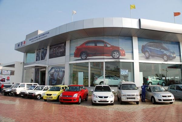 Maruti Suzukiએ પોતાના ગ્રાહકો માટે નવો લૉયલ્ટી પ્રોગ્રામ પણ લાવ્યો છે. જેને કંપનીએ મારુતિ સુઝુકી રિવોર્ડ્સ (Maruti Suzuki Rewards) નામ આપ્યું છે. જેનો ફાયદો મારુતિની Arena, Nexa અને True Value આઉટલેટ્સથી પેસેજર વ્હીકલના તમામ ગ્રાહકો ઉઠાવી શકશે. આ સ્કીમ હેઠળ અતિરિક્ત રિવોર્ડ અને બેનિફિટ આપી ગ્રાહકોને પ્રોડક્ટ અને સર્વિસનો ઉપયોગ કરવા માટે પ્રોત્સાહિત કરવામાં આવ્યા છે. Maruti Suzukiએ પોતાના ગ્રાહકો માટે નવો લૉયલ્ટી પ્રોગ્રામ પણ લાવ્યો છે. જેને કંપનીએ મારુતિ સુઝુકી રિવોર્ડ્સ (Maruti Suzuki Rewards) નામ આપ્યું છે. જેનો ફાયદો મારુતિની Arena, Nexa અને True Value આઉટલેટ્સથી પેસેજર વ્હીકલના તમામ ગ્રાહકો ઉઠાવી શકશે. આ સ્કીમ હેઠળ અતિરિક્ત રિવોર્ડ અને બેનિફિટ આપી ગ્રાહકોને પ્રોડક્ટ અને સર્વિસનો ઉપયોગ કરવા માટે પ્રોત્સાહિત કરવામાં આવ્યા છે.