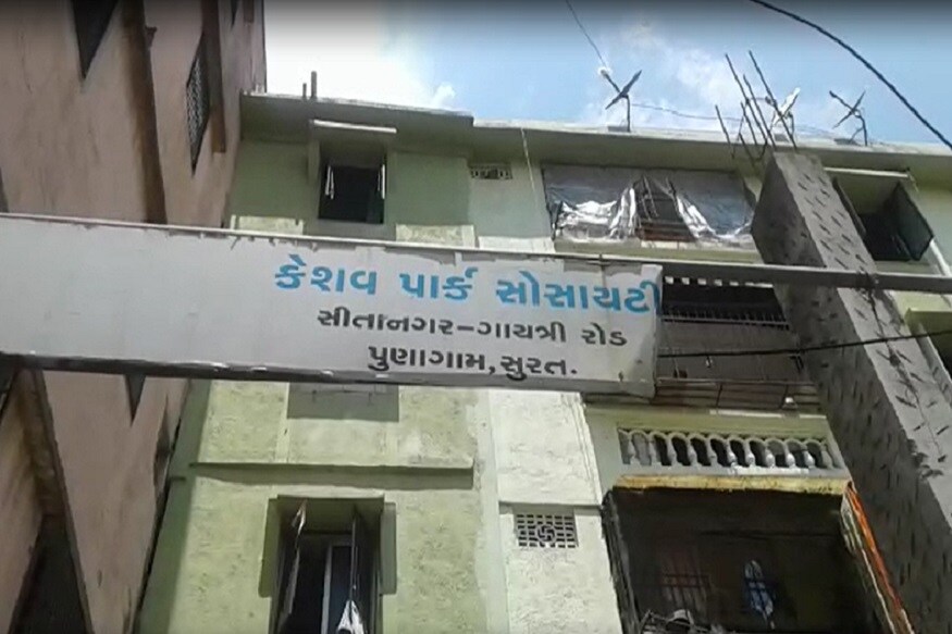 કોરોના લોકડાઉન બાદ તમામ લોકોની હાલક કફોડી બની છે, ત્યારે રોજગાર નથી અને તેમાં પણ ચોરી જો તેવા વ્યક્તિના ઘરે થાય જેના ઘરે પરિવારનું ગુજરાન ચલાવવાના પણ ફાંફા હોય ત્યારે આ વિચારીને પણ ધુજારી છૂટી જાય છે. આવી એક ઘટના સુરતમાં બનવા પામી છે. કોરોના લોકડાઉન બાદ તમામ લોકોની હાલક કફોડી બની છે, ત્યારે રોજગાર નથી અને તેમાં પણ ચોરી જો તેવા વ્યક્તિના ઘરે થાય જેના ઘરે પરિવારનું ગુજરાન ચલાવવાના પણ ફાંફા હોય ત્યારે આ વિચારીને પણ ધુજારી છૂટી જાય છે. આવી એક ઘટના સુરતમાં બનવા પામી છે.