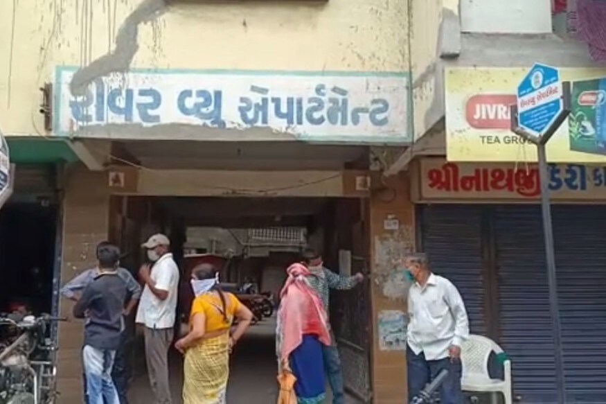 સુરતના વરાછા વિસ્તારમાં રીવ્યુ એપાર્ટમેન્ટમાં રહેતા યુવરાજસિંહ રામભાઇ પરમાર ડાયમંડના વ્યવસાય સાથે સંકળાયેલા છે. પરિવારમાં રૂપિયાની જરૂર હોવાથી તેમણે વ્યાજખોરો પાસેથી 30 હજાર રૂપિયા 10 ટકાના વ્યાજે લીધા હતા. જોકે, રૂપિયા લીધા બાદ લૉકડાઉન આવી જતા ડાયમંડ ઉધોગ બંધ થઈ ગયો હતો. સુરતના વરાછા વિસ્તારમાં રીવ્યુ એપાર્ટમેન્ટમાં રહેતા યુવરાજસિંહ રામભાઇ પરમાર ડાયમંડના વ્યવસાય સાથે સંકળાયેલા છે. પરિવારમાં રૂપિયાની જરૂર હોવાથી તેમણે વ્યાજખોરો પાસેથી 30 હજાર રૂપિયા 10 ટકાના વ્યાજે લીધા હતા. જોકે, રૂપિયા લીધા બાદ લૉકડાઉન આવી જતા ડાયમંડ ઉધોગ બંધ થઈ ગયો હતો.