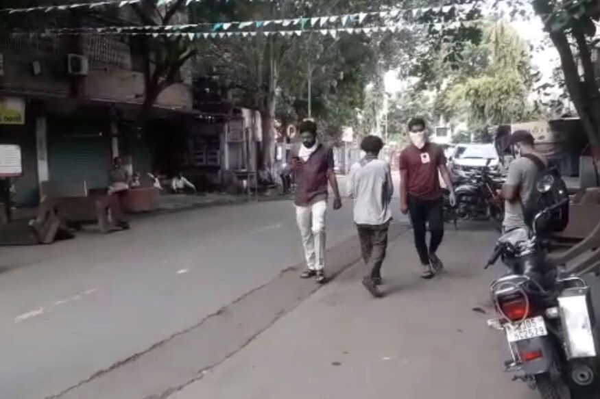 આ સાથે હીરા ઉદ્યોગમાં એથિકલ વેપાર કઈ રીતે થાય તે માટે તેમણે ઘણું યોગદાન આપ્યું છે. તેઓ હીરા ઉદ્યોગના માર્ગદર્શક હતા. ઉદ્યોગને લઈને કોઈ પણ સમસ્યાઓનું સૂઝબૂઝથી નિરાકરણ લાવવાની પ્રતિભાના કારણે આજે પણ નવી જનરેશનના ઉદ્યોગકારો માટે તેઓ માર્ગદર્શક છે. 69 દેશમાં તેમની હીરાની ઓફિસો કાર્યરત છે. આ સાથે હીરા ઉદ્યોગમાં એથિકલ વેપાર કઈ રીતે થાય તે માટે તેમણે ઘણું યોગદાન આપ્યું છે. તેઓ હીરા ઉદ્યોગના માર્ગદર્શક હતા. ઉદ્યોગને લઈને કોઈ પણ સમસ્યાઓનું સૂઝબૂઝથી નિરાકરણ લાવવાની પ્રતિભાના કારણે આજે પણ નવી જનરેશનના ઉદ્યોગકારો માટે તેઓ માર્ગદર્શક છે. 69 દેશમાં તેમની હીરાની ઓફિસો કાર્યરત છે.