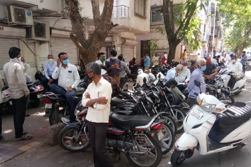 મહિધરપુરા, લીંબુ શેરી, પીપળા શેરી, નાગરદાસની શેરી, હવાડા શેરી, થોભા શેરી, જદાખાડી રોડ, હાટ પળિયા, ભોજાભાઇની શેરીથી પાટીદારભવન સુધીના વિસ્તારને કલસ્ટર જાહેર કરાયો છે. મહિધરપુરા, લીંબુ શેરી, પીપળા શેરી, નાગરદાસની શેરી, હવાડા શેરી, થોભા શેરી, જદાખાડી રોડ, હાટ પળિયા, ભોજાભાઇની શેરીથી પાટીદારભવન સુધીના વિસ્તારને કલસ્ટર જાહેર કરાયો છે.