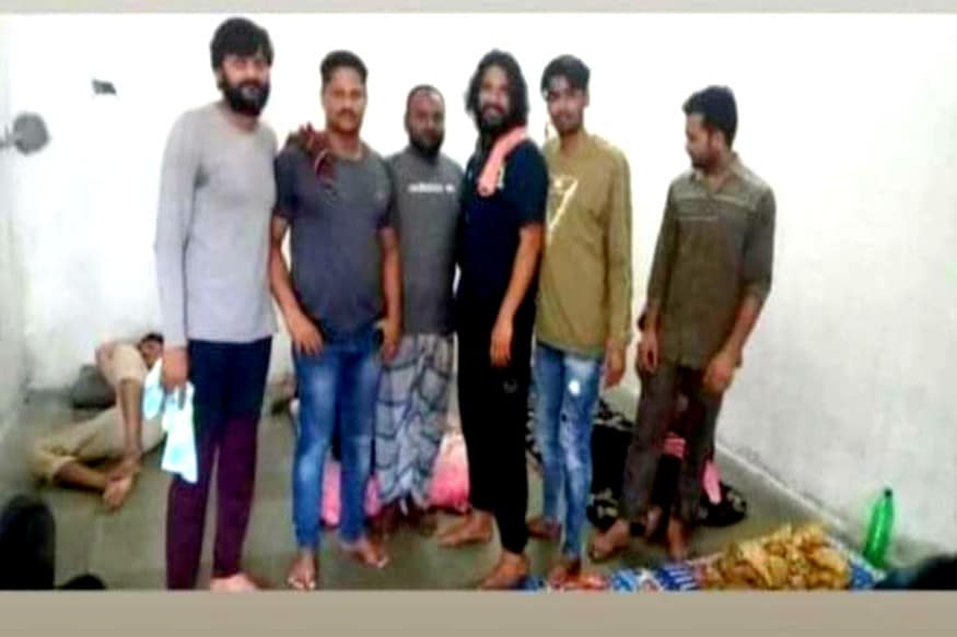 પોલીસે જડપી પાડેલા શખ્સોને જેલમાં ધકેલી દેવામાં આવ્યા હતા. હવે આ તત્વોએ અમદાવાદની જેલમાંથી એક સેલ્ફી ક્લિક કરીને સોશિયલ મીડિયામાં વાયરલ કરી છે. આ ઘટનાના કારણે જેલતંત્ર પર અનેક સવાલો ઉભા થયા છે. પોલીસે જડપી પાડેલા શખ્સોને જેલમાં ધકેલી દેવામાં આવ્યા હતા. હવે આ તત્વોએ અમદાવાદની જેલમાંથી એક સેલ્ફી ક્લિક કરીને સોશિયલ મીડિયામાં વાયરલ કરી છે. આ ઘટનાના કારણે જેલતંત્ર પર અનેક સવાલો ઉભા થયા છે.