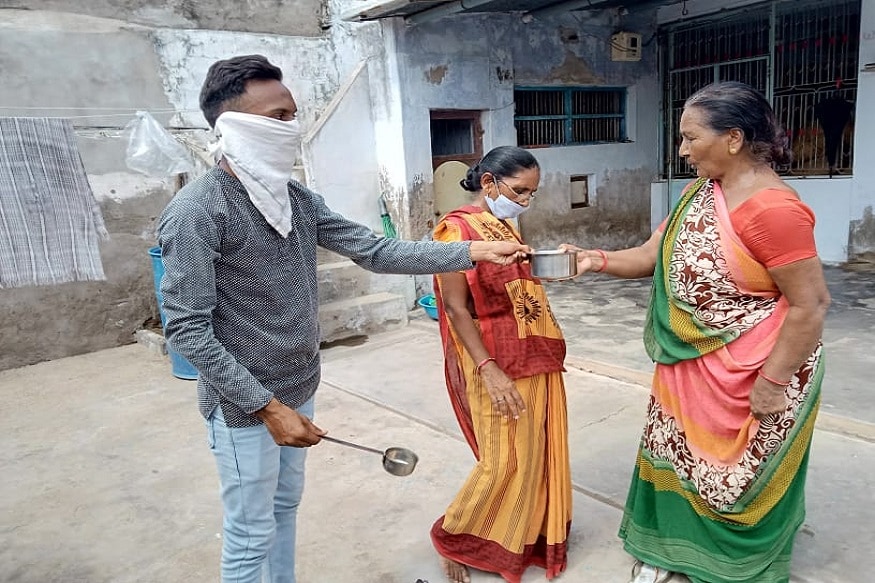 સાથે સાથે જિલ્લામાં નાના બાળકો, સગર્ભા માતાઓ અને વયો વૃદ્ધ લોકોને રિવર્સ ક્વૉરન્ટાઈન કરાયા હોવાથી કેસનું પોઝિટિ પ્રમાણ ઘણું ઘટાડી શકાયું છે. જિલ્લામાં ધોળકા માટે 2 તથા સાણંદ, બાવળા, દસ્ક્રોઈ અને વિરમગામ એમ પ્રત્યેકમાં એક-એક મળી કુલ 6 જેટલી 108 એમ્બ્યુલન્સ સેવા ઉપલબ્ધ રખાઈ છે. જેમાં કોરોનાના ક્રિટીકલ દર્દીઓને સત્વરે હોસ્પિટલમાં શિફ્ટ કરી શકાય છે. જિલ્લામાં વધુ કેસ ધરાવતા તાલુકાઓમાં 6 સ્થળોએ સેમ્પલ કલેક્શન બુથ કાર્યરત કરાયા છે. સાથે સાથે જિલ્લામાં નાના બાળકો, સગર્ભા માતાઓ અને વયો વૃદ્ધ લોકોને રિવર્સ ક્વૉરન્ટાઈન કરાયા હોવાથી કેસનું પોઝિટિ પ્રમાણ ઘણું ઘટાડી શકાયું છે. જિલ્લામાં ધોળકા માટે 2 તથા સાણંદ, બાવળા, દસ્ક્રોઈ અને વિરમગામ એમ પ્રત્યેકમાં એક-એક મળી કુલ 6 જેટલી 108 એમ્બ્યુલન્સ સેવા ઉપલબ્ધ રખાઈ છે. જેમાં કોરોનાના ક્રિટીકલ દર્દીઓને સત્વરે હોસ્પિટલમાં શિફ્ટ કરી શકાય છે. જિલ્લામાં વધુ કેસ ધરાવતા તાલુકાઓમાં 6 સ્થળોએ સેમ્પલ કલેક્શન બુથ કાર્યરત કરાયા છે.