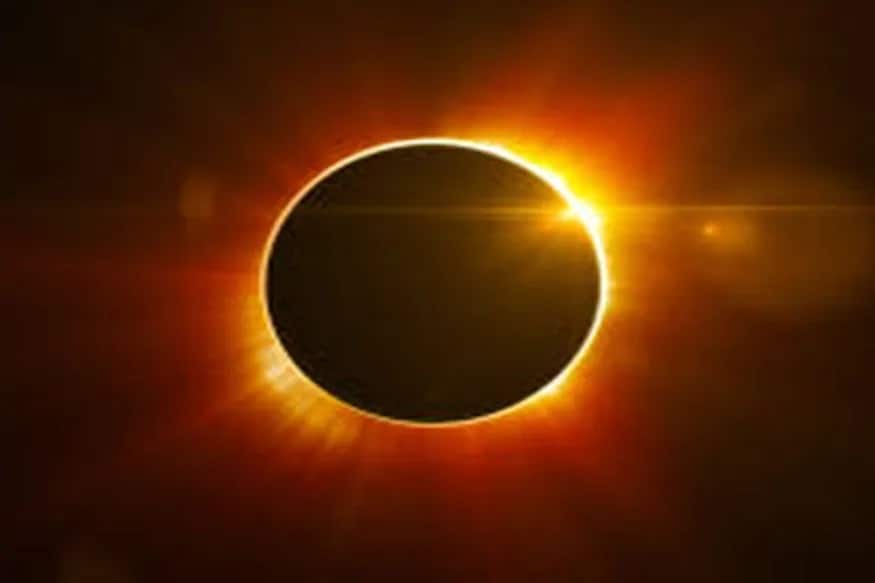 સ્પેસ એજન્સી NASA જણાવ્યું કે પૃથ્વીના આ સૂર્યગ્રહણને ખુલી આંખે ન જોવો. ઉલ્લેખનીય છે કે આ સૂર્યગ્રહણથી ચંદ્રની ફરતે એક સૂર્યની એક રિંગ સર્જાશે. જેને રિંગ ઓફ ફાયર પણ કહેવાય છે. સ્પેસ એજન્સી NASA જણાવ્યું કે પૃથ્વીના આ સૂર્યગ્રહણને ખુલી આંખે ન જોવો. ઉલ્લેખનીય છે કે આ સૂર્યગ્રહણથી ચંદ્રની ફરતે એક સૂર્યની એક રિંગ સર્જાશે. જેને રિંગ ઓફ ફાયર પણ કહેવાય છે.
