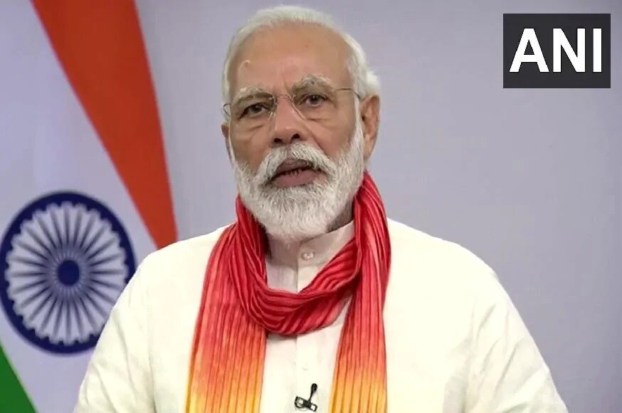 યોગ દિવસના પ્રસંગે વડાપ્રધાન નરેન્દ્ર મોદીએ દેશને સંબોધિત કર્યું. તેઓએ આ પ્રસંગે કહ્યું કે કોરોના વાયરસ આપણા શ્વસન તંત્ર પર હુમલો કરે છે. આ કોરોના મહામારીથી બચવા માટે ઇમ્યૂનિટી વધારવી જરૂરી છે. પ્રાણાયામ આપણી ઇમ્યૂન સિસ્ટમને મજબૂત કરશે. યોગ દિવસના પ્રસંગે વડાપ્રધાન નરેન્દ્ર મોદીએ દેશને સંબોધિત કર્યું. તેઓએ આ પ્રસંગે કહ્યું કે કોરોના વાયરસ આપણા શ્વસન તંત્ર પર હુમલો કરે છે. આ કોરોના મહામારીથી બચવા માટે ઇમ્યૂનિટી વધારવી જરૂરી છે. પ્રાણાયામ આપણી ઇમ્યૂન સિસ્ટમને મજબૂત કરશે.