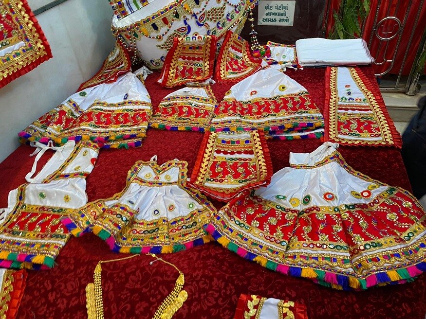 અને બગદાણા દર્શન માટે મંદિર દ્વારા સોશિયલ મીડિયાના (social media) માધ્યમથી પણ દર્શન ઉપલબ્ધ કરાવવામાં આવ્યા છે જે ભક્તો કરી શકે છે. અને બગદાણા દર્શન માટે મંદિર દ્વારા સોશિયલ મીડિયાના (social media) માધ્યમથી પણ દર્શન ઉપલબ્ધ કરાવવામાં આવ્યા છે જે ભક્તો કરી શકે છે.