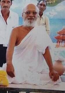 ઈડરના પાવાપુરી જલ મંદિરના બે જૈન સાધુ સામે દુષ્કૃત્યો આચર્યાની ફરિયાદ નોંધાઈ છે. આ બંને જૈન સાધુ સામે અનુયાયી મહિલાઓને તંત્ર મંત્રના નામે ડરાવી ધમકાવી દુષ્કૃત્ય આચર્યા હોવાના આક્ષેપ સાથેની ફરિયાદ નોંધાતા ખળભળાટ મચી ગયો હતો. ફરિયાદ બાદ પોલીસે બંને સાધુઓને નજરકેદ જેવી સ્થિતિમાં રાખી વિવિધ આક્ષેપો અંગેની ઝીણવટભરી તપાસ હાથ ધરી હતી. પરિસરના મુખ્ય દરવાજાને તાળા મારી સાધુઓને કોઇને મળવા દેવામાં આવ્યા ન હતા. ઈડરના પાવાપુરી જલ મંદિરના બે જૈન સાધુ સામે દુષ્કૃત્યો આચર્યાની ફરિયાદ નોંધાઈ છે. આ બંને જૈન સાધુ સામે અનુયાયી મહિલાઓને તંત્ર મંત્રના નામે ડરાવી ધમકાવી દુષ્કૃત્ય આચર્યા હોવાના આક્ષેપ સાથેની ફરિયાદ નોંધાતા ખળભળાટ મચી ગયો હતો. ફરિયાદ બાદ પોલીસે બંને સાધુઓને નજરકેદ જેવી સ્થિતિમાં રાખી વિવિધ આક્ષેપો અંગેની ઝીણવટભરી તપાસ હાથ ધરી હતી. પરિસરના મુખ્ય દરવાજાને તાળા મારી સાધુઓને કોઇને મળવા દેવામાં આવ્યા ન હતા.