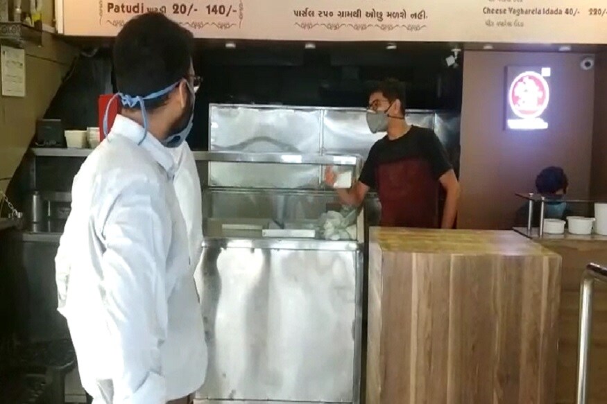 હવે તો શહેરમાં અનલોક-1ની શરૂઆત થઇ ગઈ છે. અને સાથે જ ધંધા- રોજગાર પણ શરુ થયા છે. પરંતુ શહેરમાં કેટલાક સ્થળોએ કોરોનાનાં નિયમોનો ભંગ થઇ રહ્યો છે. હવે તો શહેરમાં અનલોક-1ની શરૂઆત થઇ ગઈ છે. અને સાથે જ ધંધા- રોજગાર પણ શરુ થયા છે. પરંતુ શહેરમાં કેટલાક સ્થળોએ કોરોનાનાં નિયમોનો ભંગ થઇ રહ્યો છે.