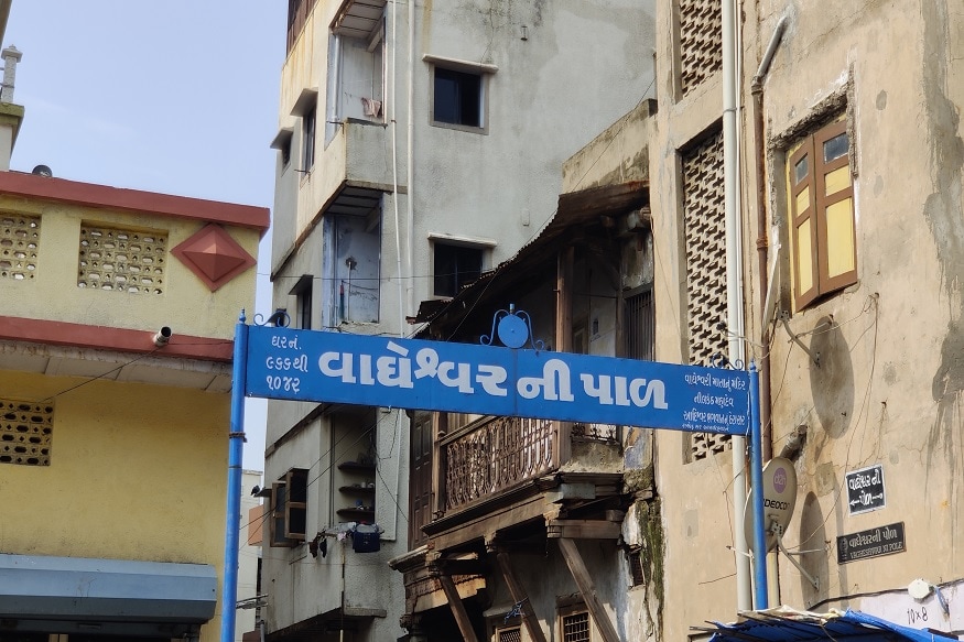 અમદાવાદ ઘણા રસ્તાઓ પર પણ સુશાંત સિંહ રાજપૂત બાઇક અને કાર લઇને જતા હોય તેવા શોટ છે. એ સિવાય અમદાવાદ એલિસબ્રિજ ને પણ સુશાંત સિંહ રાજપૂત મિત્રો સાથે બેઠા હોય તેવું શૂટિંગ કરવામાં આવ્યું હતું. અમદાવાદ ઘણા રસ્તાઓ પર પણ સુશાંત સિંહ રાજપૂત બાઇક અને કાર લઇને જતા હોય તેવા શોટ છે. એ સિવાય અમદાવાદ એલિસબ્રિજ ને પણ સુશાંત સિંહ રાજપૂત મિત્રો સાથે બેઠા હોય તેવું શૂટિંગ કરવામાં આવ્યું હતું.