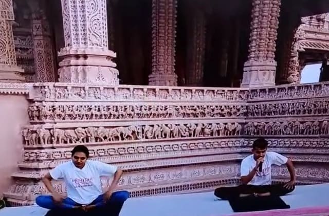 વિશ્વ યોગ દિવસે યોગના નિષ્ણાત દ્વારા હાલની મહામારીની પરિસ્થિતિમાં શારીરિક, માનસિક, આધ્યાત્મિક રીતે શરીરને કેમ સ્વસ્થ રાખવું તેનું સંપુર્ણ માર્ગદર્શન પુરુ પાડવામાં આવ્યુ હતું. વિશ્વ યોગ દિવસે યોગના નિષ્ણાત દ્વારા હાલની મહામારીની પરિસ્થિતિમાં શારીરિક, માનસિક, આધ્યાત્મિક રીતે શરીરને કેમ સ્વસ્થ રાખવું તેનું સંપુર્ણ માર્ગદર્શન પુરુ પાડવામાં આવ્યુ હતું.