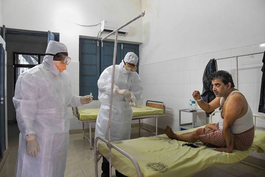કોરોના વાયરસથી (coronavirus) સંક્રમિત થયા બાદ બચવામાં સફળ રહેનારા લોકોને એક વર્ષ સુધી સેસ્પિસ બીમારીનો ખતરો રહે છે. બ્રિટેનના નિષ્ણાંતોએ Sepsisનો ખતરો જોતા સરકાર અને સામાન્ય લોકોને ચેતવણી આપી છે. અને શરૂઆતમાં જ બીમારીને ઓળખવાની અપીલ કરી છે. કોરોના વાયરસથી (coronavirus) સંક્રમિત થયા બાદ બચવામાં સફળ રહેનારા લોકોને એક વર્ષ સુધી સેસ્પિસ બીમારીનો ખતરો રહે છે. બ્રિટેનના નિષ્ણાંતોએ Sepsisનો ખતરો જોતા સરકાર અને સામાન્ય લોકોને ચેતવણી આપી છે. અને શરૂઆતમાં જ બીમારીને ઓળખવાની અપીલ કરી છે.