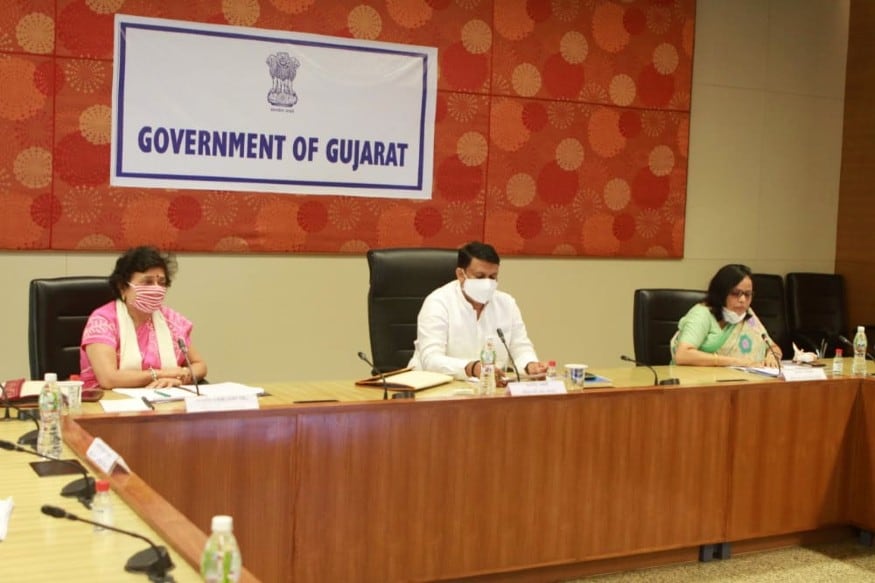 ગીતા મહેતા, ગાંધીનગર : મહિલા બાળ વિકાસ વિભાગ દ્વારા આંગણવાડી કાર્યકર તેડાગર બહેનોની Online નિમણૂંક માટે મંત્રી વિભાવરીબેન દવે દ્વારા વેબ પોર્ટલ આજે લોન્ચ કરવામાં આવ્યું છે. ભારતભરમાં ગુજરાત આ પ્રકારે આંગણવાડી કાર્યકર, તેડાગરની Online વેબ પોર્ટલ દ્વારા ભરતી કરનાર એકમાત્ર અને પ્રથમ રાજ્ય બની રહેશે. ગીતા મહેતા, ગાંધીનગર : મહિલા બાળ વિકાસ વિભાગ દ્વારા આંગણવાડી કાર્યકર તેડાગર બહેનોની Online નિમણૂંક માટે મંત્રી વિભાવરીબેન દવે દ્વારા વેબ પોર્ટલ આજે લોન્ચ કરવામાં આવ્યું છે. ભારતભરમાં ગુજરાત આ પ્રકારે આંગણવાડી કાર્યકર, તેડાગરની Online વેબ પોર્ટલ દ્વારા ભરતી કરનાર એકમાત્ર અને પ્રથમ રાજ્ય બની રહેશે.