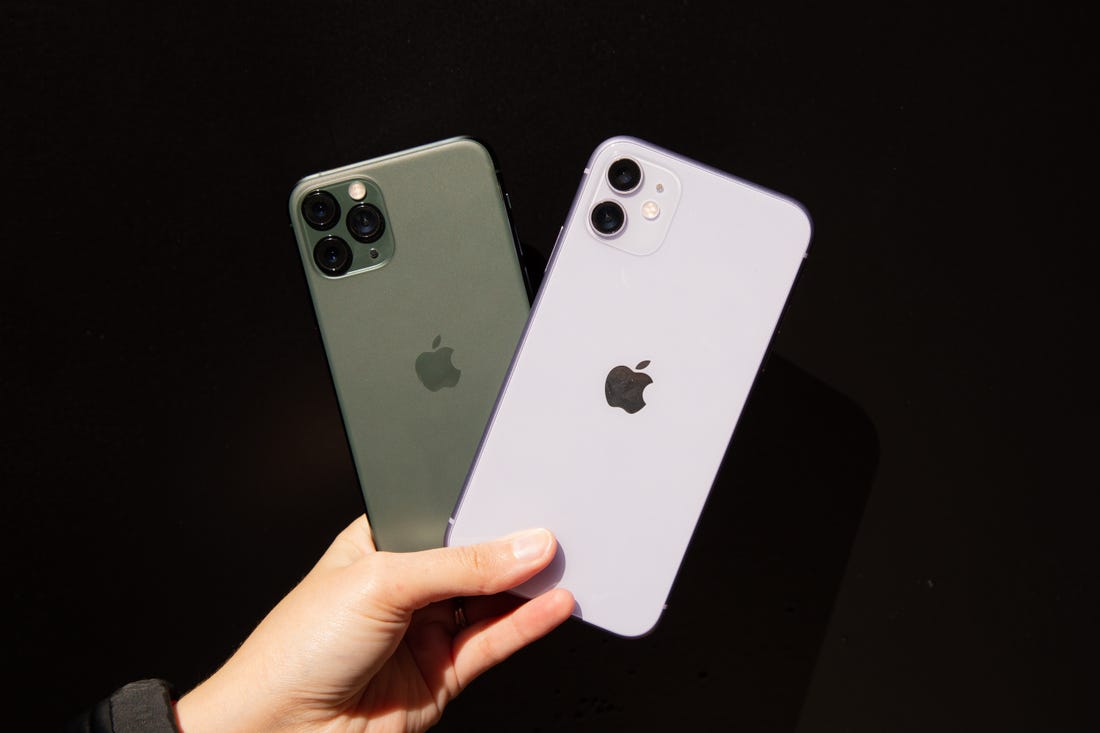 iPhone 11 pro અને iPhone 11 pro Maxમાં લેટેસ્ટ પ્રોસેસર, સારી વોટર રેસિસ્ટન્ટ, મોટી બેટરી અને પહેલાની સરખામણીમાં સારો કેમેરા છે. iPhone 11, 6.1 ઇંચનાં એલસીડી ડિસ્પ્લેની સાથે આવે છે. Apple iPhone 11 Pro અને iPhone 11 Pro Max ક્રમશ 5.8 ઇંચ અને 6.5 ઇંચ OLED ડિસ્પેલ જેવા ફિચર્સથી ઓછું છે. સ્માર્ટફોન A13 બાયોનિક ચિપસેટ અને iOS 13 ઓપરેટિંગ સિસ્ટમ પર ચાલે છે. iPhone 11 pro અને iPhone 11 pro Maxમાં લેટેસ્ટ પ્રોસેસર, સારી વોટર રેસિસ્ટન્ટ, મોટી બેટરી અને પહેલાની સરખામણીમાં સારો કેમેરા છે. iPhone 11, 6.1 ઇંચનાં એલસીડી ડિસ્પ્લેની સાથે આવે છે. Apple iPhone 11 Pro અને iPhone 11 Pro Max ક્રમશ 5.8 ઇંચ અને 6.5 ઇંચ OLED ડિસ્પેલ જેવા ફિચર્સથી ઓછું છે. સ્માર્ટફોન A13 બાયોનિક ચિપસેટ અને iOS 13 ઓપરેટિંગ સિસ્ટમ પર ચાલે છે.