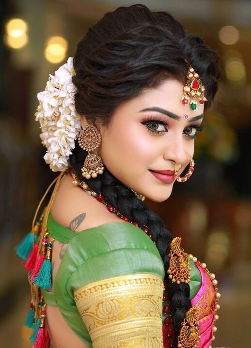 બુધવારનાં દિવસે જન્મેલી યુવતીઓ પર માં સરસ્વતીનાં આશીર્વાદ હોય છે. આ યુવતીઓ ખુબજ હોશિયાર હોય છે. તેઓ કોઈ પણ પરિસ્થિતિમાં નિર્ણય લેવામાં પાવરધી હોય છે. સમજદારીથી કામ લેવામાં તેની તોલે કોઈ આવી શકતુ નથી. બુધવારનાં દિવસે જન્મેલી યુવતીઓ પર માં સરસ્વતીનાં આશીર્વાદ હોય છે. આ યુવતીઓ ખુબજ હોશિયાર હોય છે. તેઓ કોઈ પણ પરિસ્થિતિમાં નિર્ણય લેવામાં પાવરધી હોય છે. સમજદારીથી કામ લેવામાં તેની તોલે કોઈ આવી શકતુ નથી.