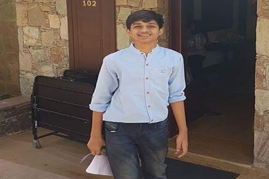 પંકજ શર્મા, અમદાવાદ : સેન્ટ્રલ બોર્ડ ઓફ સેકન્ડરી એજ્યુકેશન (CBSE) દ્વારા 12 સાયન્સનું પરિણામ જાહેર કરવામાં આવ્યુ છે. ત્યારે અમદાવાદના વાસણાનો રહિશ જીનય ડગલીએ CBSE બોર્ડની 12 સાયન્સ પરીક્ષામાં 97.2 ટકા મેળવી પોતાના પરિવારનું નામ રોશન કર્યુ છે. જીનય વગર ટ્યુશને 97.2 ટકા માર્ક્સ મેળવતા શાળા પરિવારમાં પણ ખૂબ જ આનંદ છવાયો છે. જીનયની આ સિદ્ધિને શાળા પરિવારે પણ ખૂબ જ બિરદાવી છે. પંકજ શર્મા, અમદાવાદ : સેન્ટ્રલ બોર્ડ ઓફ સેકન્ડરી એજ્યુકેશન (CBSE) દ્વારા 12 સાયન્સનું પરિણામ જાહેર કરવામાં આવ્યુ છે. ત્યારે અમદાવાદના વાસણાનો રહિશ જીનય ડગલીએ CBSE બોર્ડની 12 સાયન્સ પરીક્ષામાં 97.2 ટકા મેળવી પોતાના પરિવારનું નામ રોશન કર્યુ છે. જીનય વગર ટ્યુશને 97.2 ટકા માર્ક્સ મેળવતા શાળા પરિવારમાં પણ ખૂબ જ આનંદ છવાયો છે. જીનયની આ સિદ્ધિને શાળા પરિવારે પણ ખૂબ જ બિરદાવી છે.