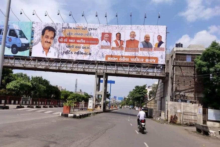 કૉંગ્રેસ દ્વારા પોલીસમાં કરવામાં આવેલી અરજીમાં લખવામાં આવ્યું છે કે કોરોના માટેની તમામ ગાઇડલાઇન્સનું પાલન કરવામાં આવશે. એટલે એક વાત ચોકસ છે કે કોંગ્રેસ દ્વારા ભાજપની આ રેલી નહીં થાય તે માટે પ્રયાસો કરવામાં આવી રહ્યા છે. ભાજપને રેલીની પરમિશન મળે તો તેમને કેમ નહીં? જેવો સવાલ ઊભો કરીને ભાજપની રેલી સામે કૉંગ્રેસે રેલીની પરમિશન માંગીને 'વાર' કર્યો છે. કૉંગ્રેસ દ્વારા પોલીસમાં કરવામાં આવેલી અરજીમાં લખવામાં આવ્યું છે કે કોરોના માટેની તમામ ગાઇડલાઇન્સનું પાલન કરવામાં આવશે. એટલે એક વાત ચોકસ છે કે કોંગ્રેસ દ્વારા ભાજપની આ રેલી નહીં થાય તે માટે પ્રયાસો કરવામાં આવી રહ્યા છે. ભાજપને રેલીની પરમિશન મળે તો તેમને કેમ નહીં? જેવો સવાલ ઊભો કરીને ભાજપની રેલી સામે કૉંગ્રેસે રેલીની પરમિશન માંગીને 'વાર' કર્યો છે.