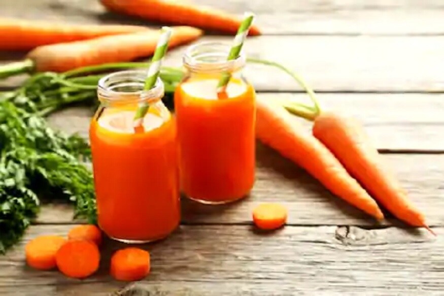 ગાજર (Carrots) : ગાજરનું કામ શરીરમાં લોહીને વધારવાની સાથે અનેક હાનિકારક બેક્ટેરિયા સામે લડવાનું પણ હોય છે. ગાજર વિટામિન એ, કેરોટિનાઈડ અને એન્ટી ઓક્સિડેન્ટનો સ્ત્રોત છે. ગાજરના સેવનથી લંગ કેન્સરની સંભાવનાને ઓછી કરે છે. મોતિયાબિંદુની ફરિયાદ થવાથી આંખોને રોગથી બચવા માટે ગાજરનું સેવન કરવું જોઈએ. ગાજર (Carrots) : ગાજરનું કામ શરીરમાં લોહીને વધારવાની સાથે અનેક હાનિકારક બેક્ટેરિયા સામે લડવાનું પણ હોય છે. ગાજર વિટામિન એ, કેરોટિનાઈડ અને એન્ટી ઓક્સિડેન્ટનો સ્ત્રોત છે. ગાજરના સેવનથી લંગ કેન્સરની સંભાવનાને ઓછી કરે છે. મોતિયાબિંદુની ફરિયાદ થવાથી આંખોને રોગથી બચવા માટે ગાજરનું સેવન કરવું જોઈએ.