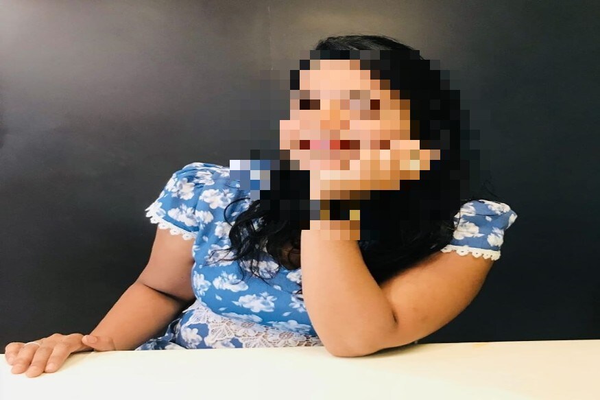 જોકે આ ગેંગ દ્વારા કાપડ વેપારીના બે મિત્રો સાથે પણ હનીટ્રેપ કરી રૂપિયા પાડવા આવ્યા હતા જેને લઈને કાપડ વેપારીએ આ ગેંગની મહિલા વિરુદ્ધ ચોક બજાર પોલીસમાં થોડા સમય પહેલાં ફરિયાદ નોંધાવી હતી જેને લઈને આજે ચોકબજાર પોલીસે મહિલાની ધરપકડ કરી છે. સુરતનાં વેડરોડ વિસ્તારમાં આવેલા ડભોલી ચાર રસ્તા પાસે આશીર્વાદ સોસાયટીમાં રહેતા કાપડના વેપારી છે. પરીણિત અને બે બાળકોના પિતા છે. જોકે આ ગેંગ દ્વારા કાપડ વેપારીના બે મિત્રો સાથે પણ હનીટ્રેપ કરી રૂપિયા પાડવા આવ્યા હતા જેને લઈને કાપડ વેપારીએ આ ગેંગની મહિલા વિરુદ્ધ ચોક બજાર પોલીસમાં થોડા સમય પહેલાં ફરિયાદ નોંધાવી હતી જેને લઈને આજે ચોકબજાર પોલીસે મહિલાની ધરપકડ કરી છે. સુરતનાં વેડરોડ વિસ્તારમાં આવેલા ડભોલી ચાર રસ્તા પાસે આશીર્વાદ સોસાયટીમાં રહેતા કાપડના વેપારી છે. પરીણિત અને બે બાળકોના પિતા છે.