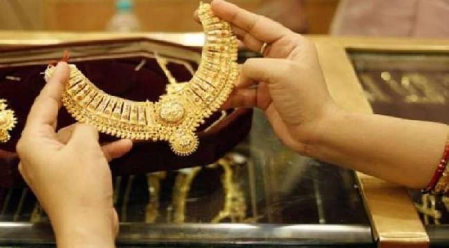 RBIએ એપ્રિલ મહિનામાં જાહેરાત કરી હતી કે આ વર્ષે સરકાર સ્પટેમ્બર મહિના સુધી 6 ટ્રાન્ચનાં જારી કરશે. 2020-2021 સીરીઝનાં પાંચમું ટ્રાન્ચ 7 ઓગષ્ટની વચ્ચે હશે. આ ઇશ્યૂસ ડેટ 11 ઓગષ્ટ સુધી કરવામાં આવશે. છઠ્ઠુ અને અંતિમ ટ્રાન્ચ 31 ઓગષ્ટથી 4 સ્પટેમ્બર સુધી સબ્સ્ક્રાઇબ કરવામાં આવશે. તેનાં ઇશ્યુની ડેટ 8 સ્પટેમ્બર 2020 હશે. RBIએ એપ્રિલ મહિનામાં જાહેરાત કરી હતી કે આ વર્ષે સરકાર સ્પટેમ્બર મહિના સુધી 6 ટ્રાન્ચનાં જારી કરશે. 2020-2021 સીરીઝનાં પાંચમું ટ્રાન્ચ 7 ઓગષ્ટની વચ્ચે હશે. આ ઇશ્યૂસ ડેટ 11 ઓગષ્ટ સુધી કરવામાં આવશે. છઠ્ઠુ અને અંતિમ ટ્રાન્ચ 31 ઓગષ્ટથી 4 સ્પટેમ્બર સુધી સબ્સ્ક્રાઇબ કરવામાં આવશે. તેનાં ઇશ્યુની ડેટ 8 સ્પટેમ્બર 2020 હશે.