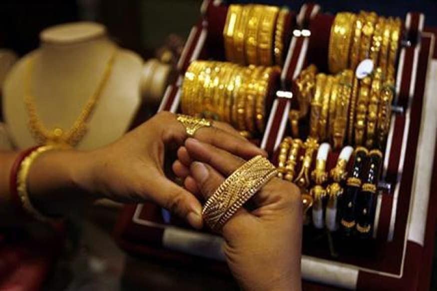 આંતરરાષ્ટ્રીય બજારમાં સોના-ચાંદીના ભાવ (Gold-Silver price in International market): આંતરરાષ્ટ્રીય બજારમાં ચાંદી 18.60 ડોરલ પ્રતિ ઔંસ અને સોનું 1800 ડોલર પ્રતિ ઔંસની સપાટીએ રહ્યું હતું. (પ્રતિકાત્મક તસવીર) (પ્રતિકાત્મક તસવીર) આંતરરાષ્ટ્રીય બજારમાં સોના-ચાંદીના ભાવ (Gold-Silver price in International market): આંતરરાષ્ટ્રીય બજારમાં ચાંદી 18.60 ડોરલ પ્રતિ ઔંસ અને સોનું 1800 ડોલર પ્રતિ ઔંસની સપાટીએ રહ્યું હતું. (પ્રતિકાત્મક તસવીર) (પ્રતિકાત્મક તસવીર)