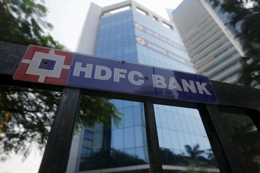 HDFC, Axis અને આઈસીઆઈસીઆઈ (ICICI) બેન્ક આપી રહી છે બોનસઃ HDFC બેન્ક પોતાના કર્માચરીઓને ઈન્ક્રિમેન્ટ આપ્યું છે. તેમને પ્રોત્સાહિત કરવાની રેસમાં સૌથી આગળ છે. એક્સિસ બેન્કે પણ પોતાના 80 ટકા કર્મચારીઓને બોનસ આપવાની જાહેરાત કરી છે. (પ્રતિકાત્મક તસવીર) HDFC, Axis અને આઈસીઆઈસીઆઈ (ICICI) બેન્ક આપી રહી છે બોનસઃ HDFC બેન્ક પોતાના કર્માચરીઓને ઈન્ક્રિમેન્ટ આપ્યું છે. તેમને પ્રોત્સાહિત કરવાની રેસમાં સૌથી આગળ છે. એક્સિસ બેન્કે પણ પોતાના 80 ટકા કર્મચારીઓને બોનસ આપવાની જાહેરાત કરી છે. (પ્રતિકાત્મક તસવીર)