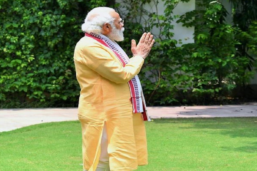 એરપોર્ટ ખાતે મીડિયા સાથેની વાતચીતમાં અભય ભારદ્વાજ ભાવુક બન્યા હતા. મીડિયા સાથેની વાતચીતમાં તેમણે જણાવ્યું હતું કે એક દેહાતી ગણાતા વકીલને વડાપ્રધાન દ્વારા આવડું મોટું પદ આપવામાં આવ્યું છે. ગઈકાલે જ્યારે વડાપ્રધાનને રૂબરૂ જોયા ત્યારે તેમના ચહેરા પર દાઢી વધેલી જોઈ. વડાપ્રધાન નરેન્દ્ર મોદીમાં એક રાજર્ષિના દર્શન થયા. એક રાજા નહીં પરંતુ રાજાની સાથોસાથ ઋષિના પણ દર્શન થયા. એરપોર્ટ ખાતે મીડિયા સાથેની વાતચીતમાં અભય ભારદ્વાજ ભાવુક બન્યા હતા. મીડિયા સાથેની વાતચીતમાં તેમણે જણાવ્યું હતું કે એક દેહાતી ગણાતા વકીલને વડાપ્રધાન દ્વારા આવડું મોટું પદ આપવામાં આવ્યું છે. ગઈકાલે જ્યારે વડાપ્રધાનને રૂબરૂ જોયા ત્યારે તેમના ચહેરા પર દાઢી વધેલી જોઈ. વડાપ્રધાન નરેન્દ્ર મોદીમાં એક રાજર્ષિના દર્શન થયા. એક રાજા નહીં પરંતુ રાજાની સાથોસાથ ઋષિના પણ દર્શન થયા.