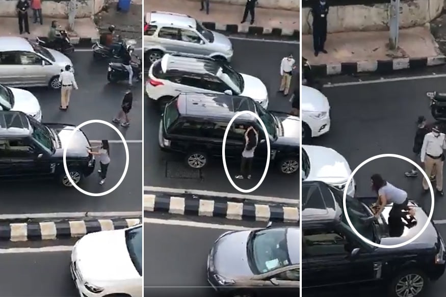 મુંબઈ : શનિવારે મુંબઈના પેડર રોડ (Mumbai Pedder Road) પર એક યુગલ રસ્તાની વચ્ચે જ ઝઘડતા થોડા સમય માટે ટ્રાફિકજામ થઈ ગયો હતો. રસ્તાની વચ્ચે જ પોતાનું વાહન છોડી દેવા બદલ ટ્રાફિક પોલીસે (Traffic Police) મહિલાને ચલણ આપ્યું હતું, જેના કારણે ટ્રાફિક જામ થઈ ગયો હતો. જોકે, આ મામલે કોઈ ક્રિમિનલ કેસ દાખલ કરવામાં આવ્યો નથી. પતિ અને પત્નીના ઝઘડા પાછળનું કારણે પતિની રેન્જ રોવર કારમાં બેઠેલી અજાણી યુવતી હતી. આ જ કારણે પત્ની તેના કારનો પીછો કરી રહી હતી. મુંબઈ : શનિવારે મુંબઈના પેડર રોડ (Mumbai Pedder Road) પર એક યુગલ રસ્તાની વચ્ચે જ ઝઘડતા થોડા સમય માટે ટ્રાફિકજામ થઈ ગયો હતો. રસ્તાની વચ્ચે જ પોતાનું વાહન છોડી દેવા બદલ ટ્રાફિક પોલીસે (Traffic Police) મહિલાને ચલણ આપ્યું હતું, જેના કારણે ટ્રાફિક જામ થઈ ગયો હતો. જોકે, આ મામલે કોઈ ક્રિમિનલ કેસ દાખલ કરવામાં આવ્યો નથી. પતિ અને પત્નીના ઝઘડા પાછળનું કારણે પતિની રેન્જ રોવર કારમાં બેઠેલી અજાણી યુવતી હતી. આ જ કારણે પત્ની તેના કારનો પીછો કરી રહી હતી.