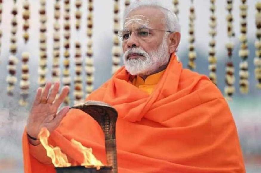 નવી દિલ્હીઃ વડાપ્રધાન નરેન્દ્ર મોદી (PM Narendra Modi) 5 ઓગસ્ટે ઉત્તર પ્રદેશના અયોધ્યા (Ayodhya)માં રામ મંદિર (Ram Mandir Ayodhya)નું ભૂમિ પૂજન કરવાના છે. આ દરમિયાન PM મોદી રામ મંદિરના પ્રતીક અને રામાયણ પર પોસ્ટલ સ્ટેમ્પ પણ બહાર પાડી શકે છે. ન્યૂઝ એજન્સી PTIએ તેની જાણકારી આપી છે. આ અવસરને લઈ હાલ અયોધ્યામાં તૈયારી ચાલી રહી છે. (તસવીર-PTI) નવી દિલ્હીઃ વડાપ્રધાન નરેન્દ્ર મોદી (PM Narendra Modi) 5 ઓગસ્ટે ઉત્તર પ્રદેશના અયોધ્યા (Ayodhya)માં રામ મંદિર (Ram Mandir Ayodhya)નું ભૂમિ પૂજન કરવાના છે. આ દરમિયાન PM મોદી રામ મંદિરના પ્રતીક અને રામાયણ પર પોસ્ટલ સ્ટેમ્પ પણ બહાર પાડી શકે છે. ન્યૂઝ એજન્સી PTIએ તેની જાણકારી આપી છે. આ અવસરને લઈ હાલ અયોધ્યામાં તૈયારી ચાલી રહી છે. (તસવીર-PTI)