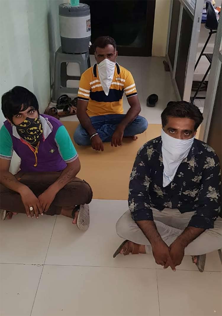 રાજકોટ ક્રાઈમ બ્રાંચ ઉપરાંત અલગ અલગ પોલીસ મથકના સ્ટાફ દ્વારા જે તે વિસ્તારમાં રમાતા જુગારધામને પકડવાની કામગીરી વધુ તેજ બનાવી છે. જો કોઈ જુગારી પકડાય તો તેમની સામે સોશિયલ ડિસ્ટન્સિંગ ન જાળવવાની કલમ ઉમેરવામાં આવે છે, તેમજ માસ્ક ન પહેરવાનો દંડ પણ વસૂલ કરવામાં આવે છે. રાજકોટ પોલીસનું આ પગલું સમગ્ર ગુજરાતની પોલીસ માટે એક ઉત્તમ ઉદાહરણ છે. રાજકોટનો આ પ્રયોગ સમગ્ર રાજ્યની પોલીસ માટેનો પ્રથમ પ્રયોગ પણ બન્યો છે. રાજકોટ ક્રાઈમ બ્રાંચ ઉપરાંત અલગ અલગ પોલીસ મથકના સ્ટાફ દ્વારા જે તે વિસ્તારમાં રમાતા જુગારધામને પકડવાની કામગીરી વધુ તેજ બનાવી છે. જો કોઈ જુગારી પકડાય તો તેમની સામે સોશિયલ ડિસ્ટન્સિંગ ન જાળવવાની કલમ ઉમેરવામાં આવે છે, તેમજ માસ્ક ન પહેરવાનો દંડ પણ વસૂલ કરવામાં આવે છે. રાજકોટ પોલીસનું આ પગલું સમગ્ર ગુજરાતની પોલીસ માટે એક ઉત્તમ ઉદાહરણ છે. રાજકોટનો આ પ્રયોગ સમગ્ર રાજ્યની પોલીસ માટેનો પ્રથમ પ્રયોગ પણ બન્યો છે.