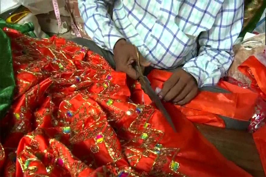 ભગવત પ્રસાદનું કહેવું છે કે પીએમ ખૂબ પવિત્ર દિવસે અહીં આવી રહ્યા છે. ઘણા લાંબા ઇંતજાર બાદ આ ઘડી આવી છે. તેમનું કહેવું છે કે રામ મંદિર માટે સંઘર્ષ ત્યારે શરૂ થયો હતો જ્યારે તેમનો જન્મ પણ નહોતો થયો. (Photo: ANI) ભગવત પ્રસાદનું કહેવું છે કે પીએમ ખૂબ પવિત્ર દિવસે અહીં આવી રહ્યા છે. ઘણા લાંબા ઇંતજાર બાદ આ ઘડી આવી છે. તેમનું કહેવું છે કે રામ મંદિર માટે સંઘર્ષ ત્યારે શરૂ થયો હતો જ્યારે તેમનો જન્મ પણ નહોતો થયો. (Photo: ANI)