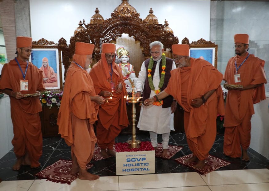 ન્યૂઝ 18 ગુજરાતી સાથે ખાસ વાતચીતમાં માધવપ્રિયદાસજી સ્વામીએ કહ્યુ હતુ કે, "પાંચ ઓગષ્ટનો દિવસ દિવાળી કોઇ કમ નથી. અયોધ્યા ખાતે રામ મંદિર નિર્માણ માટે શિલાન્યાસ કાર્યક્રમ થવા જઇ રહ્યો છે તે માત્ર ભારત જ નહીં, સમગ્ર વિશ્વના કરોડો ભાઇ-બહેનનો માટે આનંદ અને ઉલ્લાસો સમય છે. જે ક્ષણની હિન્દુઓ રાહ જોઇ રહ્યા હતા તે ઐતિહાસિક ક્ષણ આવી ગઇ છે. કલ્પના ન કરી શકાય કે વર્ષોથી જે ચુકાદો આવ્યો ન હતો તે ચુકાદો આવ્યો છે. સાધુ સંત સમાજ સુપ્રીમ કોર્ટેના જજ અને વકીલોનો ખૂબ અંભિનંદન અને આભાર માને છે." (ફાઇલ તસવીર) ન્યૂઝ 18 ગુજરાતી સાથે ખાસ વાતચીતમાં માધવપ્રિયદાસજી સ્વામીએ કહ્યુ હતુ કે, "પાંચ ઓગષ્ટનો દિવસ દિવાળી કોઇ કમ નથી. અયોધ્યા ખાતે રામ મંદિર નિર્માણ માટે શિલાન્યાસ કાર્યક્રમ થવા જઇ રહ્યો છે તે માત્ર ભારત જ નહીં, સમગ્ર વિશ્વના કરોડો ભાઇ-બહેનનો માટે આનંદ અને ઉલ્લાસો સમય છે. જે ક્ષણની હિન્દુઓ રાહ જોઇ રહ્યા હતા તે ઐતિહાસિક ક્ષણ આવી ગઇ છે. કલ્પના ન કરી શકાય કે વર્ષોથી જે ચુકાદો આવ્યો ન હતો તે ચુકાદો આવ્યો છે. સાધુ સંત સમાજ સુપ્રીમ કોર્ટેના જજ અને વકીલોનો ખૂબ અંભિનંદન અને આભાર માને છે." (ફાઇલ તસવીર)