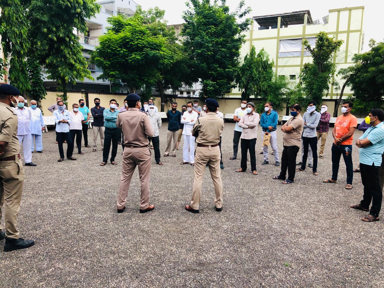 આ બન્ને પોલીસ અધિકારીઓ એ અમદાવાદમાં કરફ્યૂ અને લોકડાઉનનો કડકાઈથી અમલ કરાવવા ઉપરાંત સુપર સ્પ્રેડરમાં જાગૃતિ લાવવામાં અને સોસાયટીઓ, પોળોમાં જઈને કોરોનાને લઈ લોકજાગૃતિ લાવવામાં મહત્વની ભૂમિકા રહી છે. આ બન્ને પોલીસ અધિકારીઓ એ અમદાવાદમાં કરફ્યૂ અને લોકડાઉનનો કડકાઈથી અમલ કરાવવા ઉપરાંત સુપર સ્પ્રેડરમાં જાગૃતિ લાવવામાં અને સોસાયટીઓ, પોળોમાં જઈને કોરોનાને લઈ લોકજાગૃતિ લાવવામાં મહત્વની ભૂમિકા રહી છે.