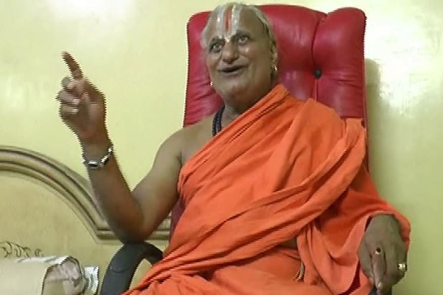 વંથલી તાલુકાના ખોરાસા ગામે આવેલ વ્યંકટેશ મંદિરના આચાર્યની એક મહિલા સાથેની અભદ્ર માંગણી કર્યાંની ઓડિયો ક્લિપ વાયરલ થતા સમગ્ર પંથકમાં ચર્ચાનો વિષય બન્યો છે. ખોરાસા વ્યંકટેશ દેવ સ્થાન તિરુપતિની સાઉથની પરંપરા મુજબનું દેવ સ્થાન છે. આ મંદિરમાં 1977થી ટ્રસ્ટનો વિવાદ ચાલી રહ્યો છે પરંતુ તેનો કોઈ ઉકેલ નથી આવતો. વંથલી તાલુકાના ખોરાસા ગામે આવેલ વ્યંકટેશ મંદિરના આચાર્યની એક મહિલા સાથેની અભદ્ર માંગણી કર્યાંની ઓડિયો ક્લિપ વાયરલ થતા સમગ્ર પંથકમાં ચર્ચાનો વિષય બન્યો છે. ખોરાસા વ્યંકટેશ દેવ સ્થાન તિરુપતિની સાઉથની પરંપરા મુજબનું દેવ સ્થાન છે. આ મંદિરમાં 1977થી ટ્રસ્ટનો વિવાદ ચાલી રહ્યો છે પરંતુ તેનો કોઈ ઉકેલ નથી આવતો.